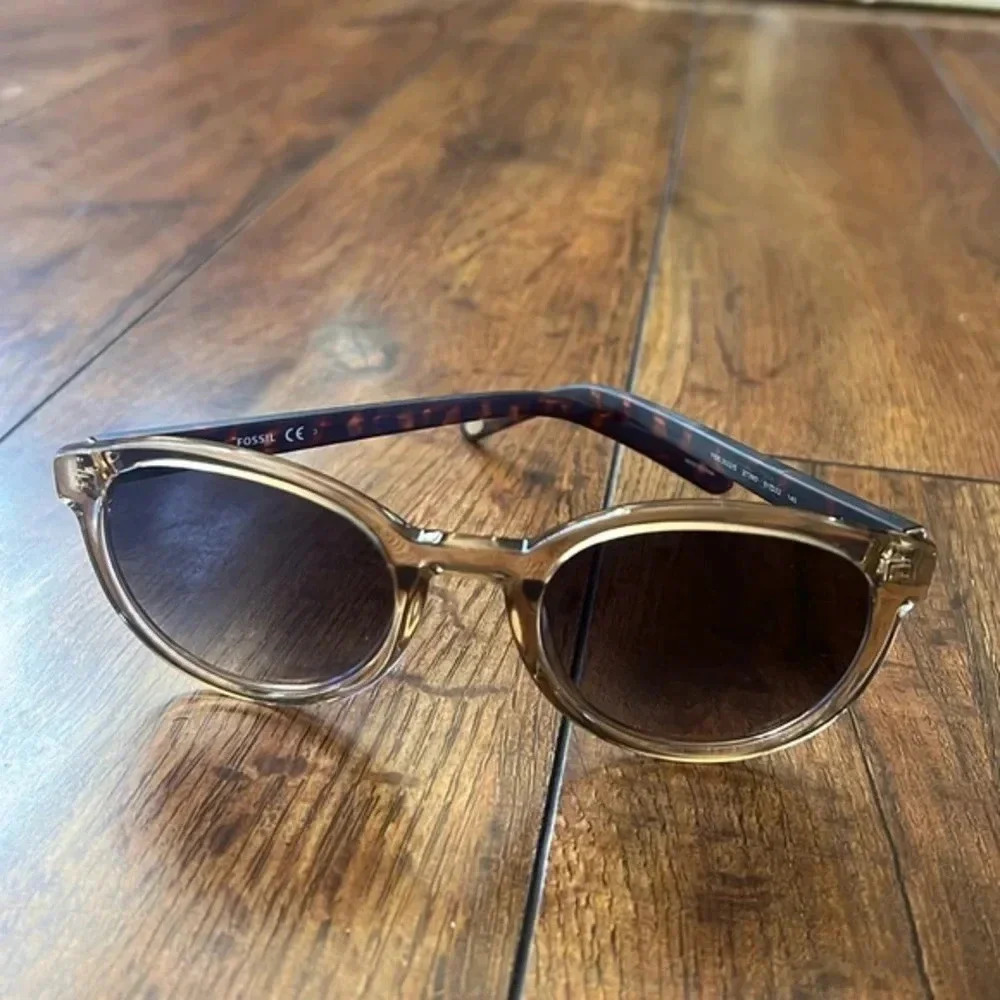 Fossil Women Sunglasses